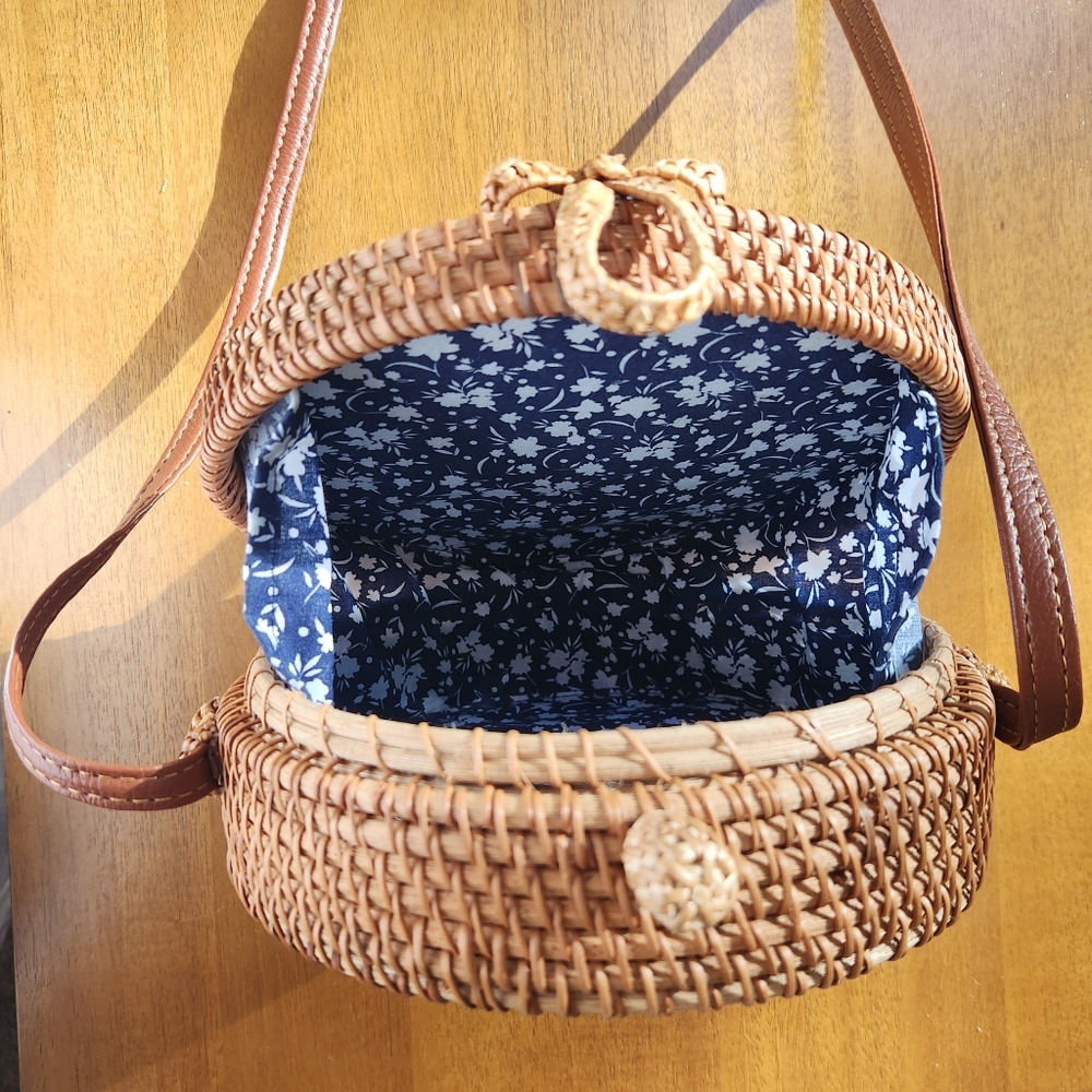 Round Woven Rattan Bag - Picture 6 of 7